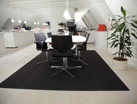 anthracite filttæppe på kontor